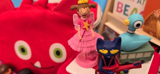 A princess, a pigeon, and Pete the Cat Tonies figurine standing with a red Tonies themed bag behind them.